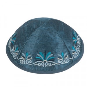 Kipá Azul de Yair Emanuel con bordado de Dátiles Modern Judaica